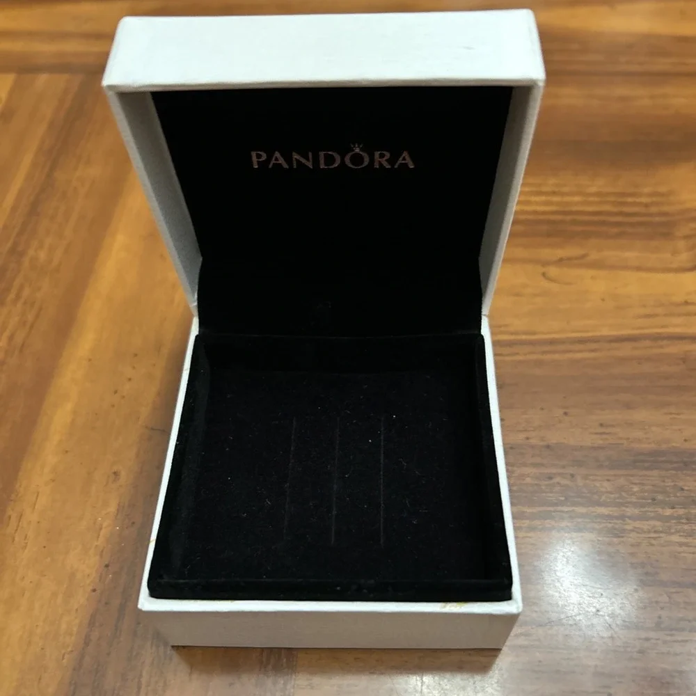White Empty Pandora Gift Box Black Lining‎